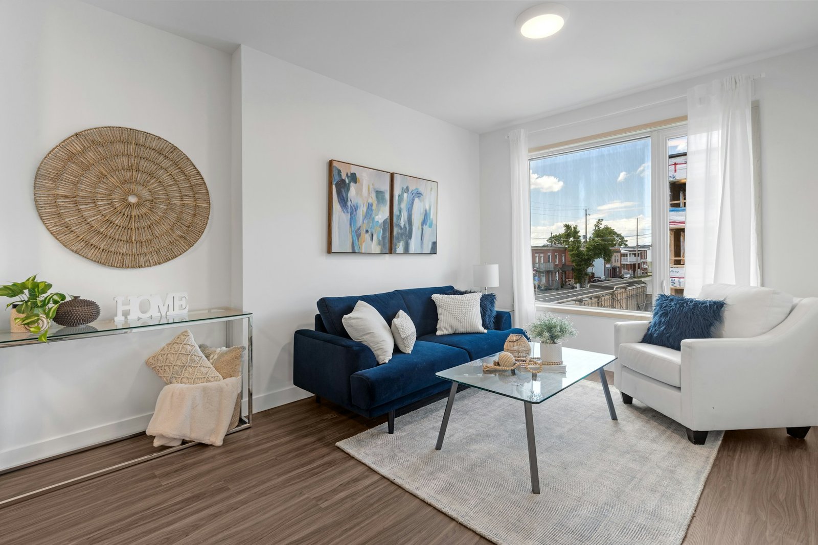 Laminatboden mit sichtbarem Abstand zur Wand ohne Sockelleiste