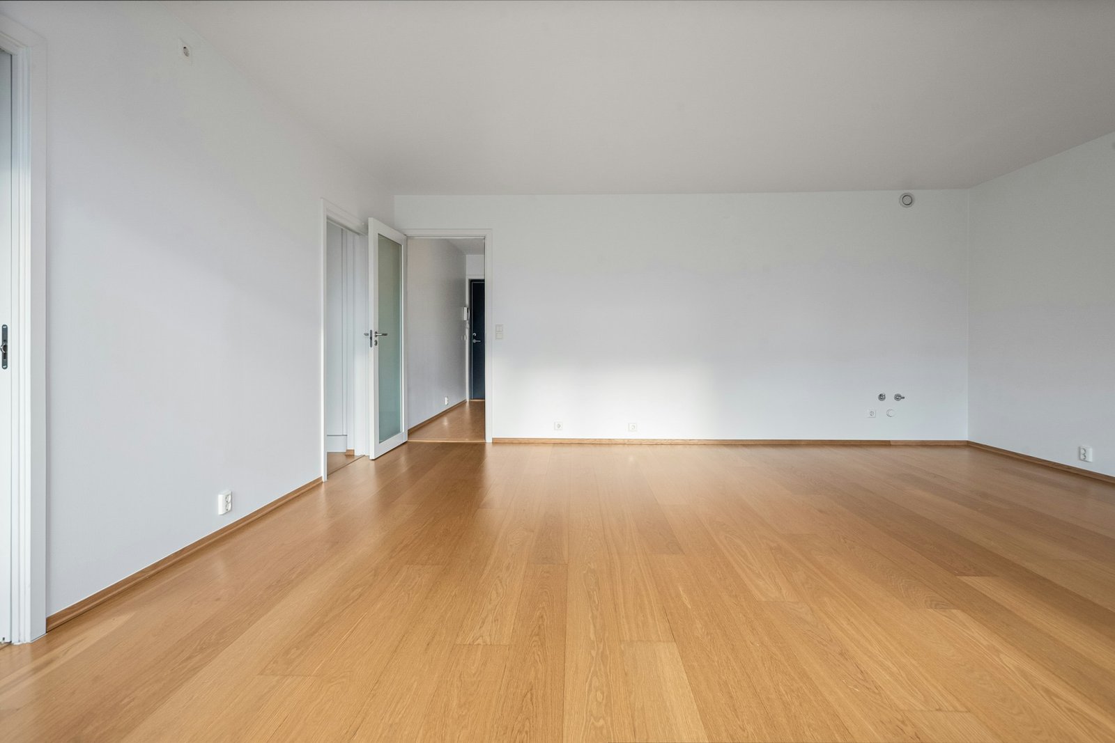 Laminatboden wölbt sich im Raum